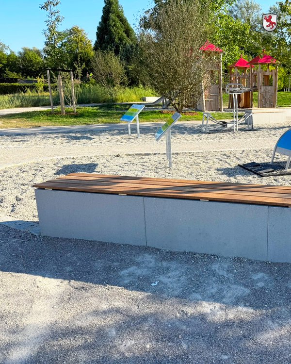 Sitzauflagen aus Holz im Donaupark